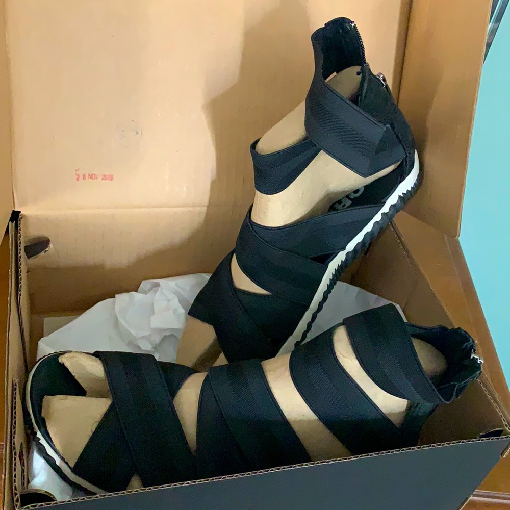 Women’s sz 7 SOREL sandals, very good condition ⚡️